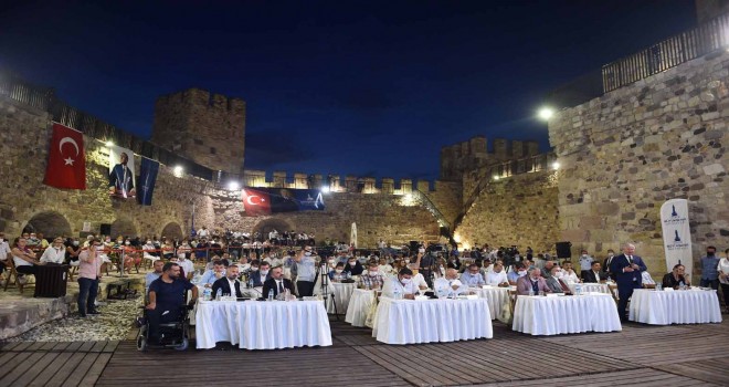 İzmir Büyükşehir Belediyesi’nin Eylül ayı olağan meclisi Çandarlı Kalesi'nde yapıldı