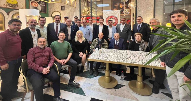 İzmir Gaziantepliler Derneği'nden Gaziantepli doktorlara erken Tıp Bayramı kutlaması