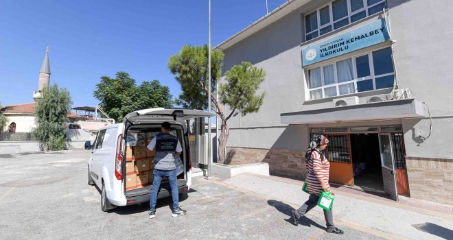 İzmir Büyükşehir'den okullara hijyen seti desteği