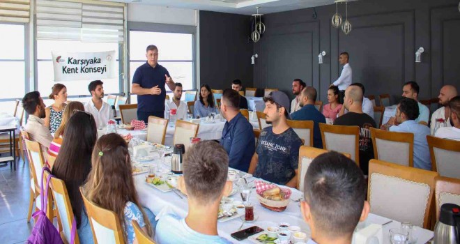 Başkan Tugay, Karşıyaka Kent Konseyi Gençlik Meclisi üyeleri ile buluştu