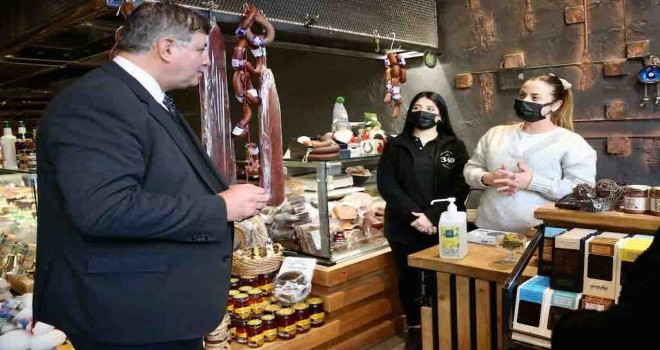 Başkan Tugay’dan esnafa ''yanınızdayız'' mesajı
