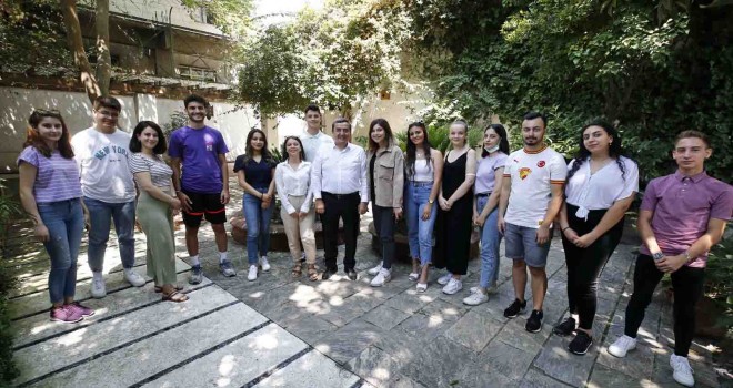 Batur: Geleceği Z Kuşağı kurtaracak