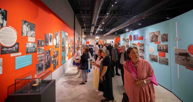 ''Bir Millet Uyanıyor'' sergisine yoğun ilgi