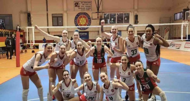 Karşıyaka filede İstanbul'da kazandı