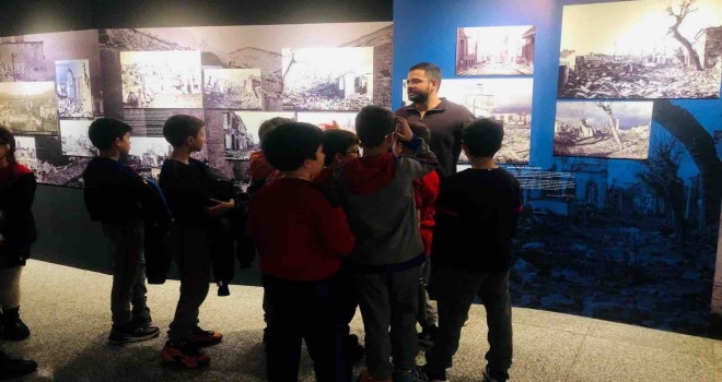 İzmir’in tarihini sergiler, atölyeler ve öykülerle öğreniyorlar