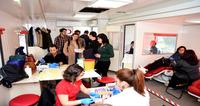 DEÜ'den bir günde 175 kök hücre bağışı
