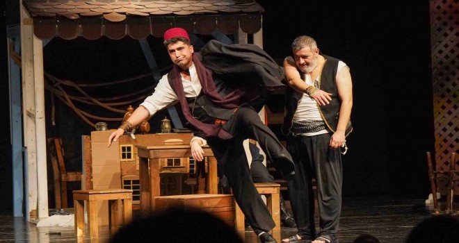 Taşlamalar oyunu Gaziemir’de kahkaha tufanı estirdi