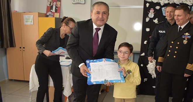 Karşıyaka’daki 44.500 öğrenci karne sevinci yaşadı