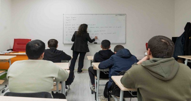 İzmir Büyükşehir Belediyesi’nden öğrencilere ücretsiz sınav desteği