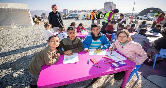 Depremzede çocukların yüzleri Masal Evi ile gülüyor