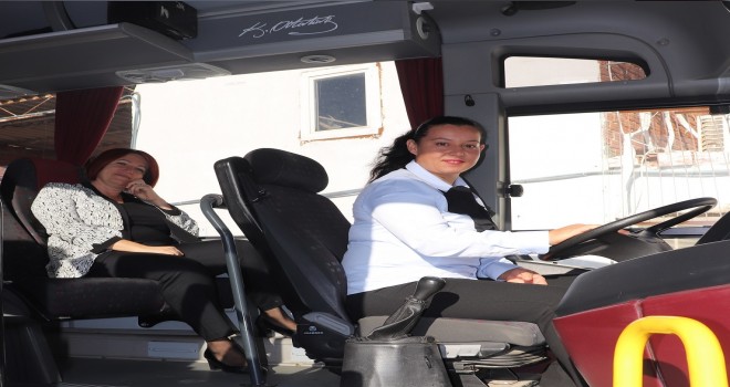 Karaburun’da toplu taşımaya da kadın eli