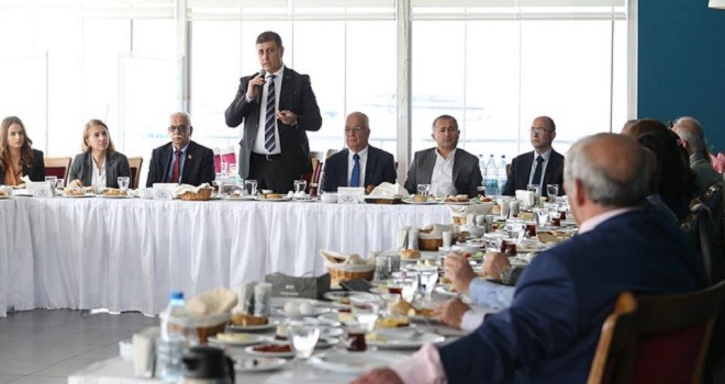 Başkan Tugay, muhtarlarla bir araya geldi