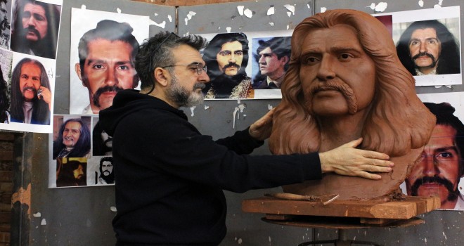 Karşıyaka'ya Barış Manço Büstü...