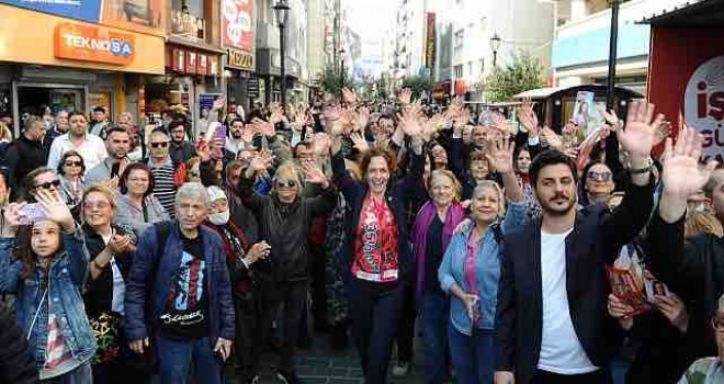 Ünsal Çarşı'da marşlar ve şarkılarla karşılandı