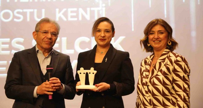 Efes Selçuk'a ''Kadın Dostu Kent'' ödülü