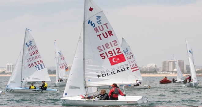 KSK'li Milli yelkenciler Lara ve Deniz Dünya Şampiyonası'nda yarıştı