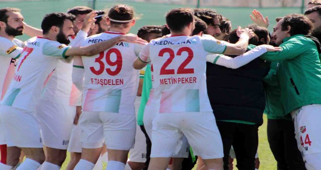 Karşıyaka, Şanlıurfa'da 3 puanı 3 golle aldı