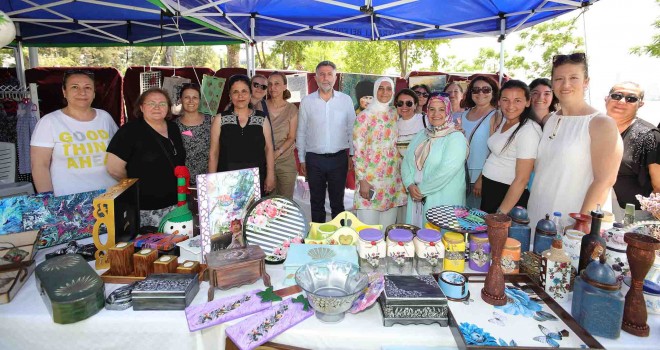 Bayraklı’nın üreten kadınları el emeklerini sergiledi