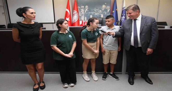 Başkan Tugay duyarlı gençlerle buluştu