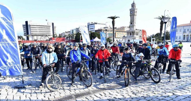 İzmir’in tadını pedalla çıkardılar