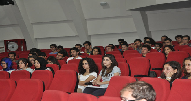 Ege’de tıp öğrencileri “İnsan Hakları”nı  tartışıyor