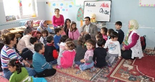 Egeli öğrenciler, gönüllü Türk masalı anlatıyor