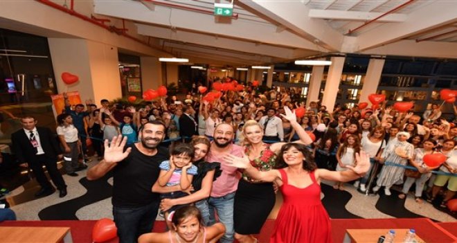 El Değmemiş Aşk galasına yoğun ilgi