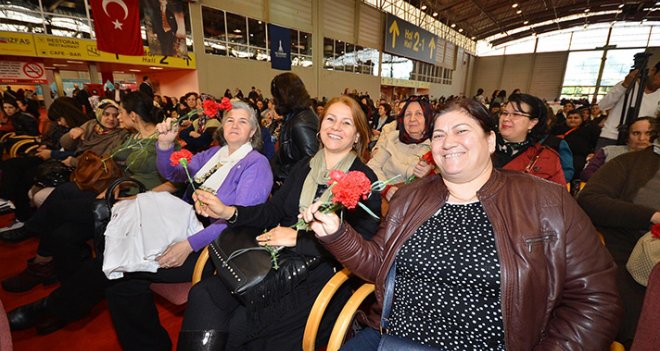 En büyük görev İzmirli kadınlara