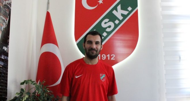 Engin Baytar yeşil kırmızılı formayı giydi