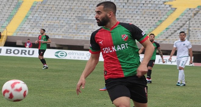 Erhan penaltıyı, Karşıyaka 1 puanı kurtardı...