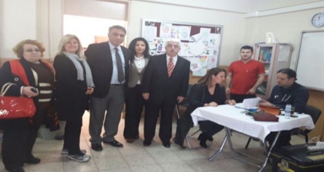 Evin Leblebicioğlu Ortaokulu da ''İzmir sana kanım feda'' dedi