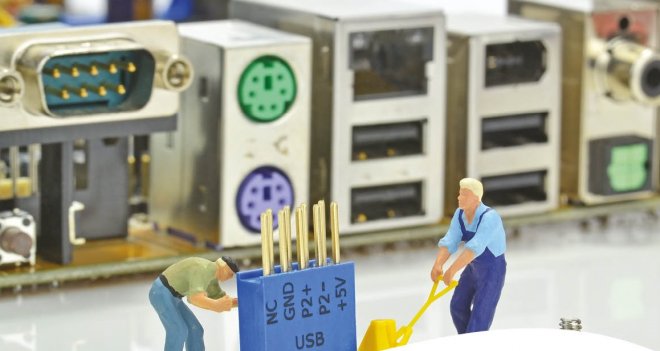 Evlerdeki bozuk ve eski bilgisayarları çöpe gitmesin...