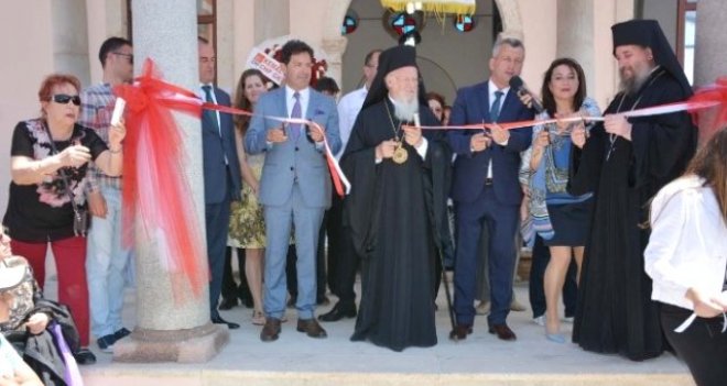 Ezan Sesi Eşliğinde Kilise Açılışı