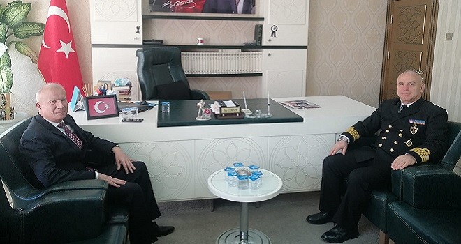 Ege Deniz Bölge Komutanı Deniz Kıdemli Albay Ertan Engerek, Müftü Gürler'i ziyaret etti