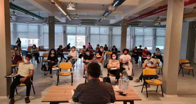 Enver Aysever ile okuryazarlık atölyesi başladı