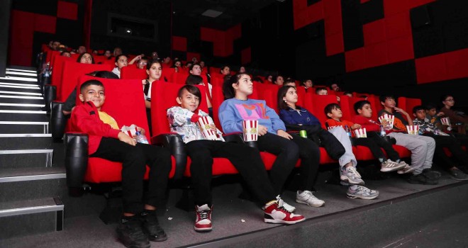 Aliağalı öğrencilerden ''Atatürk 1881 – 1919'' filmine yoğun ilgi