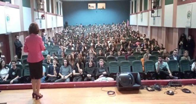 İzmirli gençlere Avrupa Birliği fırsatları tanıtıldı