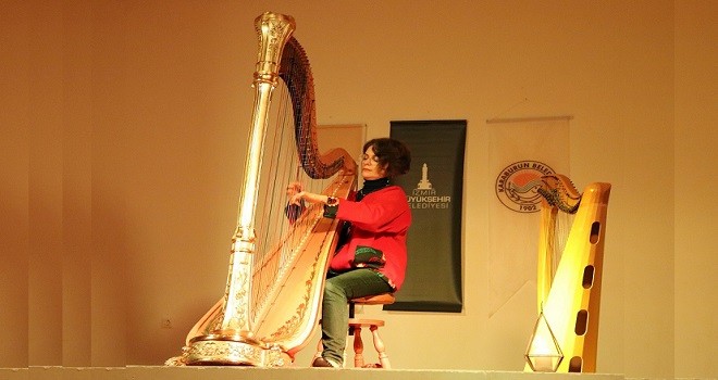 Karaburun’da büyüleyen arp melodileri…