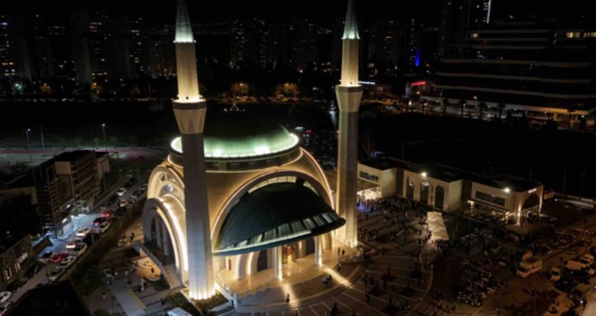 Karşıyaka'da Kadir Gecesi programı düzenlendi