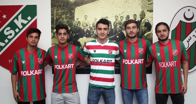 Karşıyaka 5 futbolcuyu profesyonel yaptı...