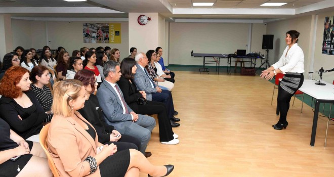 Atatürk Yükseköğrenim Kız Öğrenci Yurdu'nda keyifli söyleşi