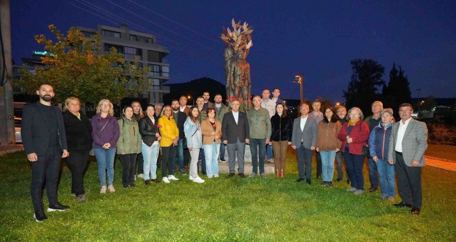 Gaziemir'de Üç fidan idam edildikleri saatte anıldı