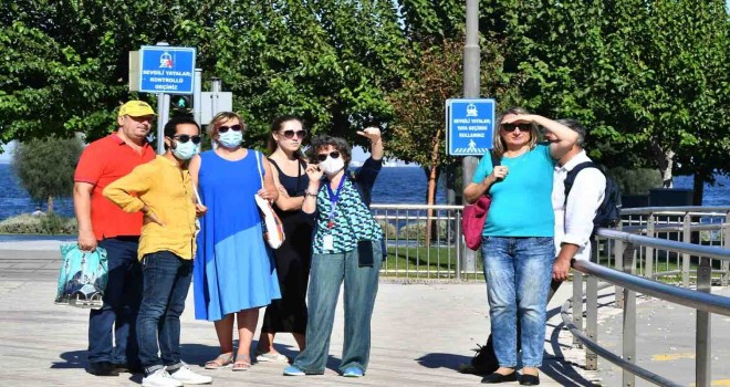 Uluslararası Kültür Zirvesi'nin konukları İzmir'i adımladı