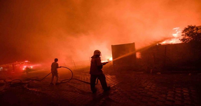 Yangınları söndürmek için canlarını siper ettiler