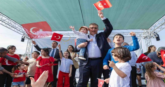 Başkan Tugay çocuklarla bir araya geldi