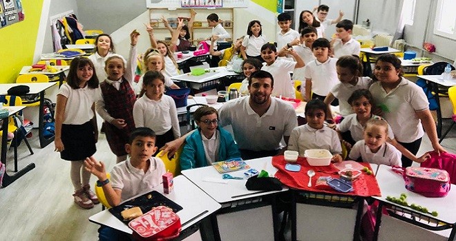 Rekortmen Sakçı, Mustafa Reşit Paşa'da öğrencilerle buluştu...