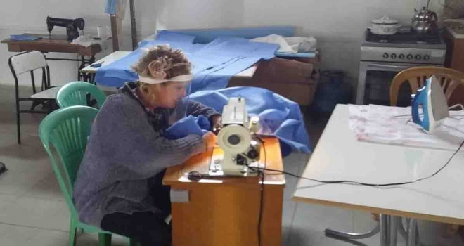 Karaburun'da maskeler tamam, sıra tek kullanımlık önlükte