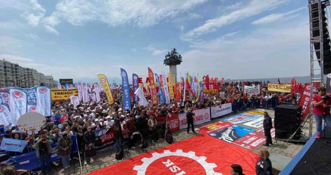 İzmir'de 1 Mayıs coşkuyla kutlandı