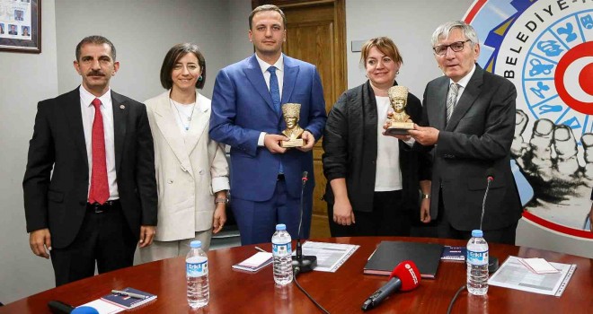 Bornova’da ilk TİS kadrolu işçiler için imzalandı