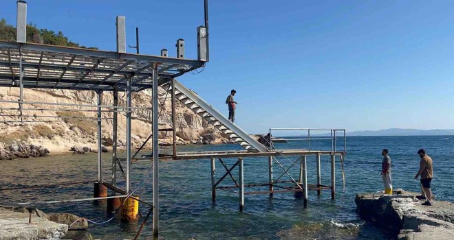İzinsiz iskelenin sökümü başladı